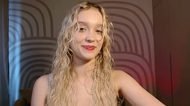 QueenSerenaa online show from June 15, 2:06 pm