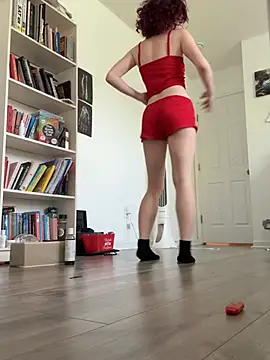 petitewhitebaee online show from July 2, 7:31 pm