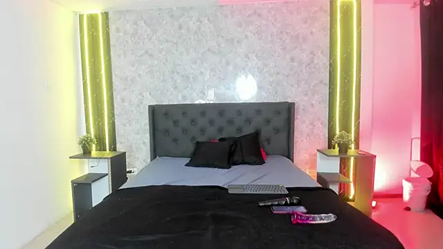 IsaChloe online show from June 13, 2:09 am