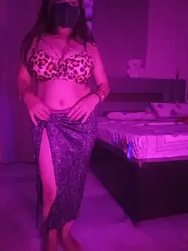 Yours Stepmom online show from June 18, 6:02 pm