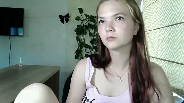 AvrilGillig online show from July 8, 1:24 pm