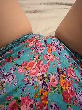 mialips23 online show from June 25, 3:24 pm