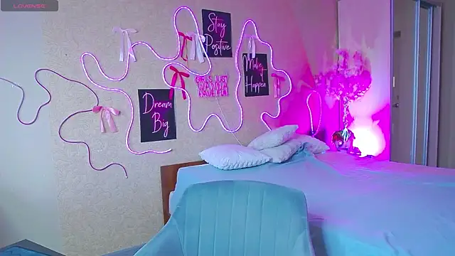 babbyalexandra online show from July 29, 1:33 pm