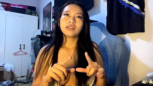 CassandraFlatt online show from June 13, 2:03 pm