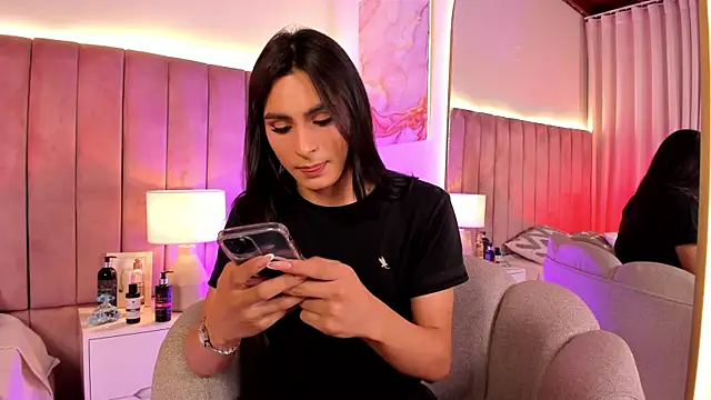 Isabella Laurent online show from June 23, 11:25 pm