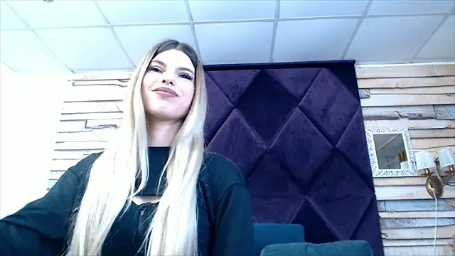 LauraineMisti online show from June 19, 6:06 am