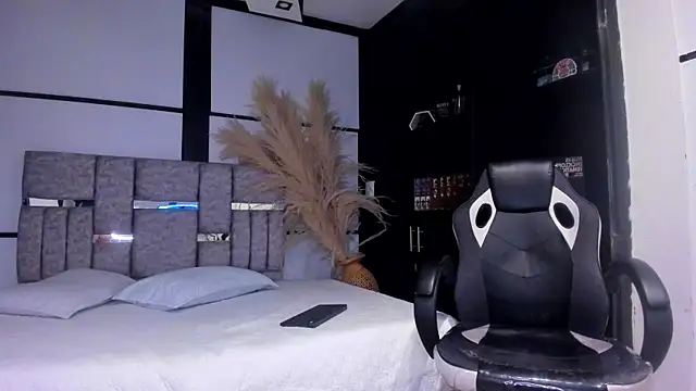 JessicaTylerr  online show from July 3, 4:40 am