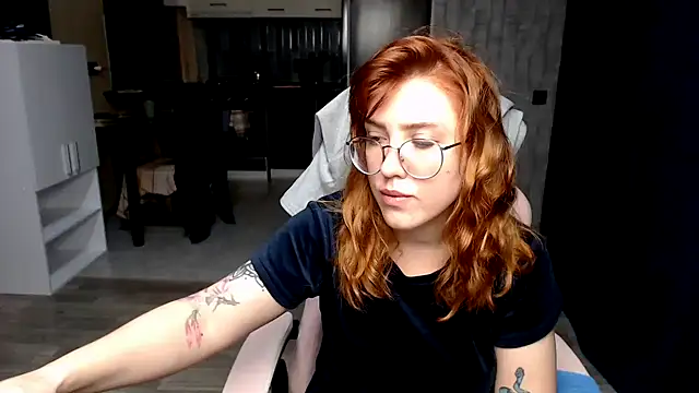 Reginasmilee online show from October 10, 10:25 pm