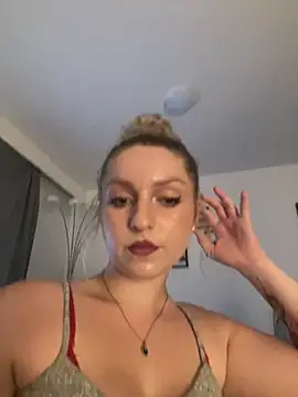 KiraBloom66 online show from June 27, 7:09 pm