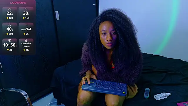 charlothadams1 online show from July 10, 1:28 am