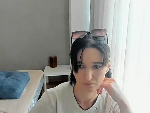 SilkMia online show from July 10, 11:10 am