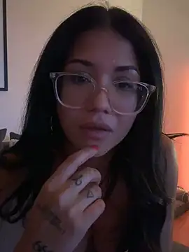 littlelatina online show from July 22, 7:04 pm