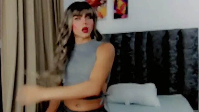 littlecloee online show from July 17, 4:28 am