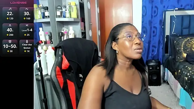 LupeAdams online show from February 11, 11:17 pm