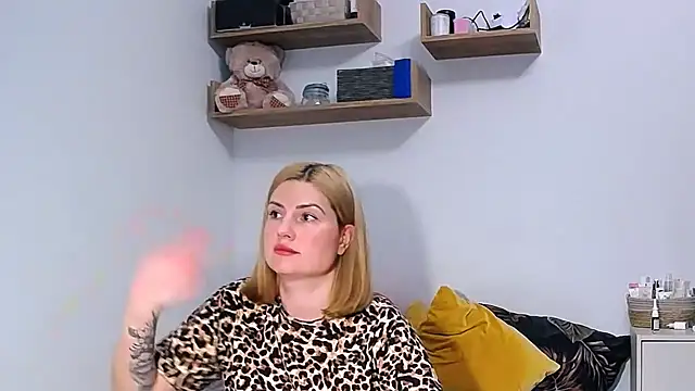 Snapshot of alisenties chatting on October 11, 2:42 pm alisenties online show from October 11, 2:42 pm