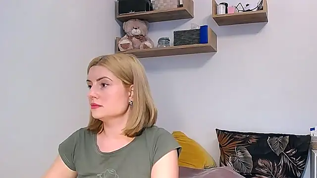 Snapshot of alisenties chatting on October 1, 2:22 pm alisenties online show from October 1, 2:22 pm