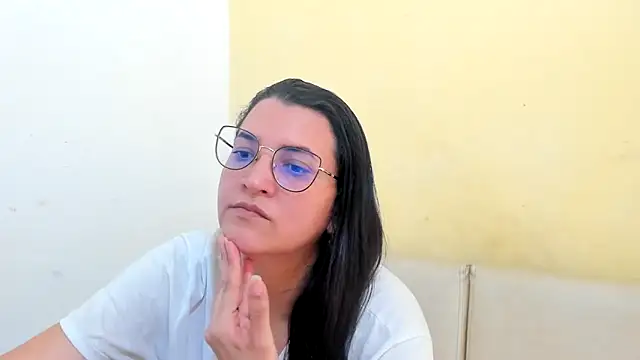 MARILYN GARCIA online show from March 28, 4:50 pm