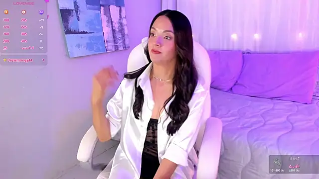 kiara goldd online show from August 7, 4:14 pm