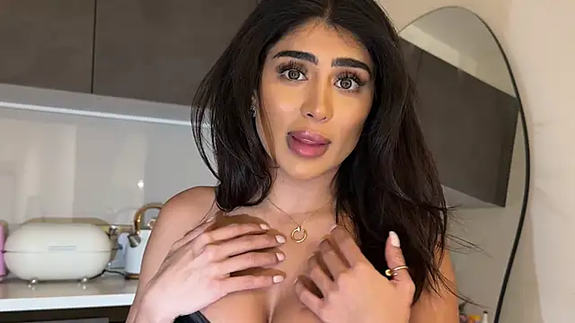 ArabicBarbie online show from December 17, 11:53 pm