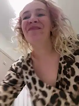 SugarTits199869 online show from April 6, 12:10 am
