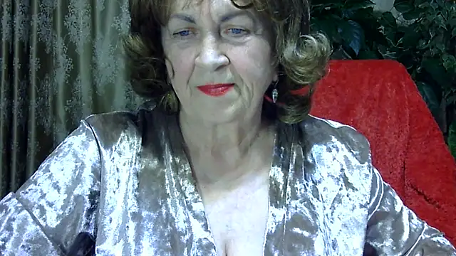 Emma52610 online show from April 2, 4:26 pm