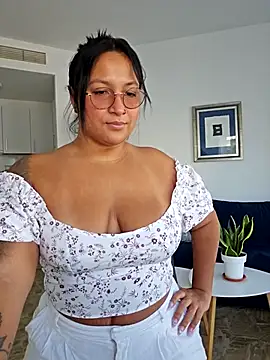 DannaaMeliza online show from September 23, 9:18 am