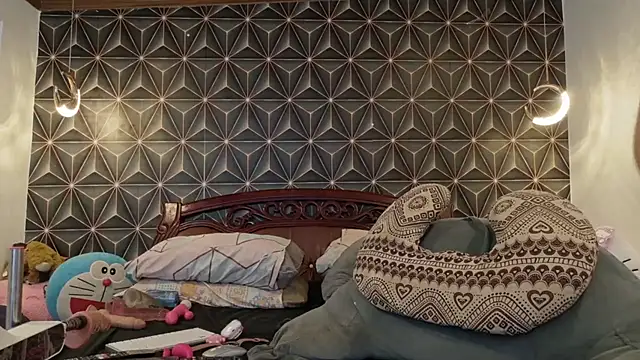 yummymeily online show from November 13, 4:17 pm