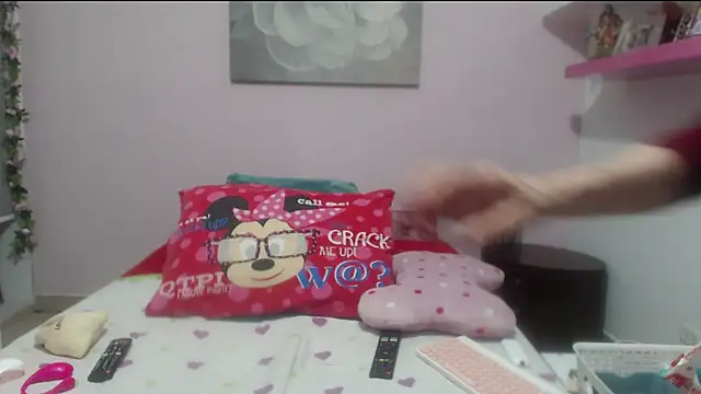 Snapshot of CindyCrawford chatting on October 14, 3:31 am CindyCrawford online show from October 14, 3:31 am