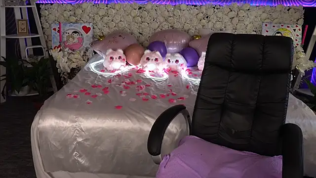 EmilyCandyy online show from March 13, 7:53 am