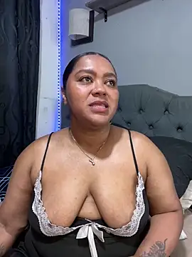 yanza2002 online show from February 12, 11:50 pm