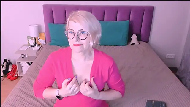 sabrinamacmarren online show from November 1, 6:01 pm