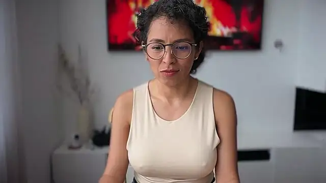 illaroom online show from April 7, 7:38 pm