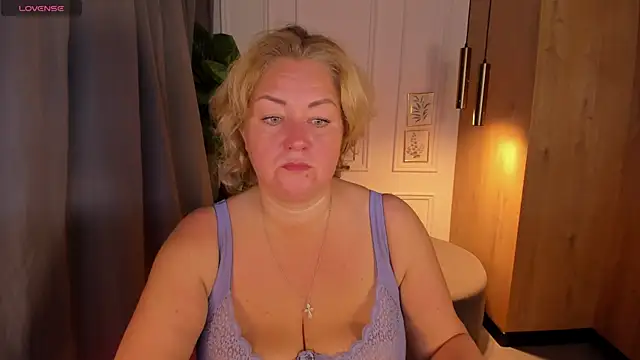 Snapshot of JenniferLight chatting on September 28, 8:03 pm JenniferLight online show from September 28, 8:03 pm