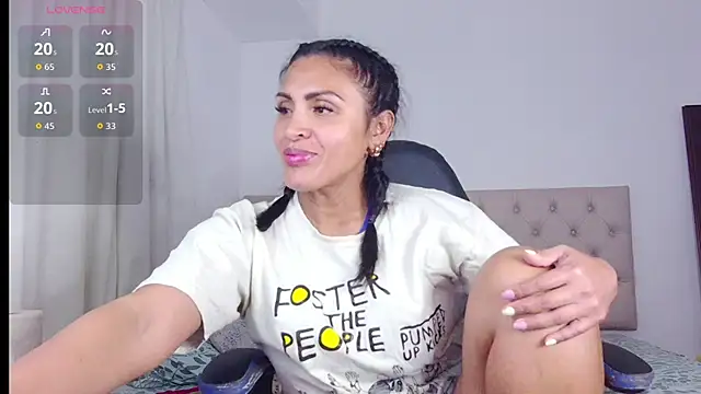 Snapshot of ms_freyax chatting on October 3, 5:01 am ms freyax online show from October 3, 5:01 am