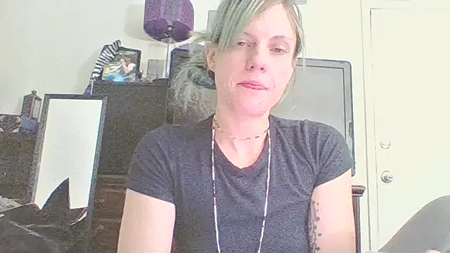 TheDaisyChaos online show from April 22, 5:59 am