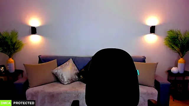 TheWoman   online show from March 5, 7:42 pm