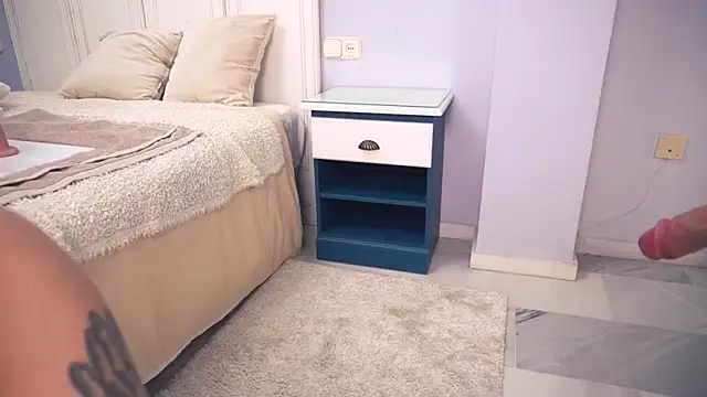 new dee online show from April 15, 6:36 am