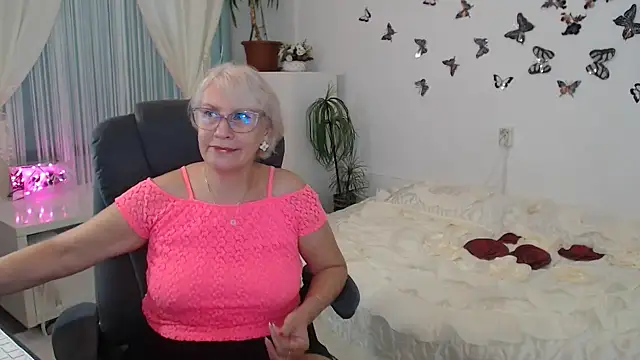 Ghertrude52 online show from September 29, 5:56 am