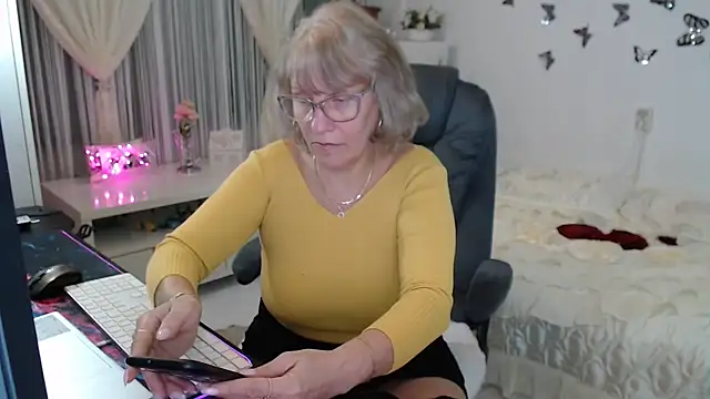 Ghertrude52 online show from October 19, 4:25 am