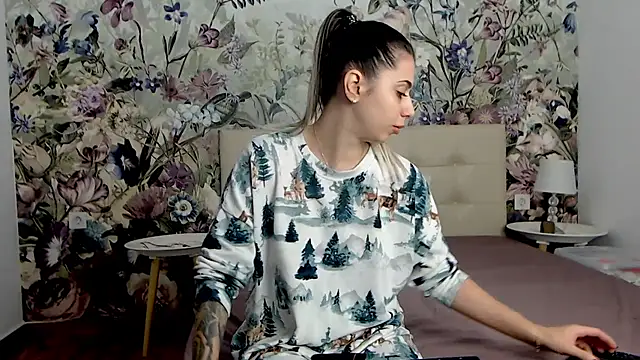 RoseDiamond06 online show from November 7, 2:44 pm