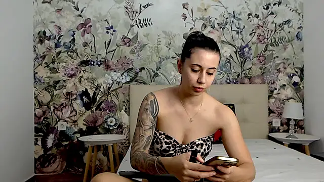 RoseDiamond06 online show from September 23, 2:37 pm