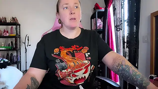 kisicaxx online show from January 15, 2:45 pm