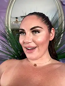 lovely beast online show from April 29, 5:30 pm