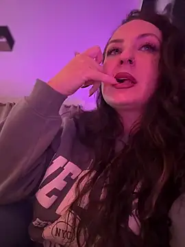 itsCassie online show from February 3, 7:40 pm