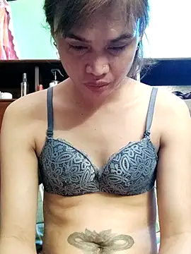 QueenSoreal online show from December 4, 5:35 pm