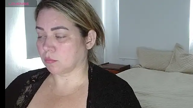 Snapshot of bella_savati chatting on October 7, 7:51 pm bella savati online show from October 7, 7:51 pm