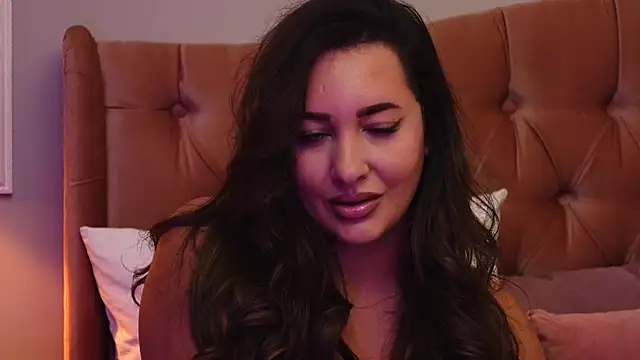 YaaraCollins online show from October 13, 7:49 pm