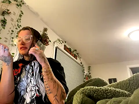 Snapshot of lexymarie chatting on October 27, 1:01 am lexymarie online show from October 27, 1:01 am