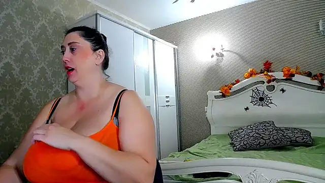 Evelyn Shy online show from November 5, 11:59 am