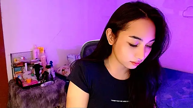 SweetLilly 18 online show from December 18, 4:06 am